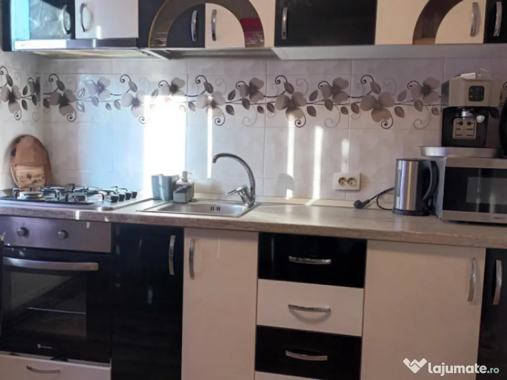 Vand Apartament 4 camere, 2 bai, 100 mp, zona Pipirig