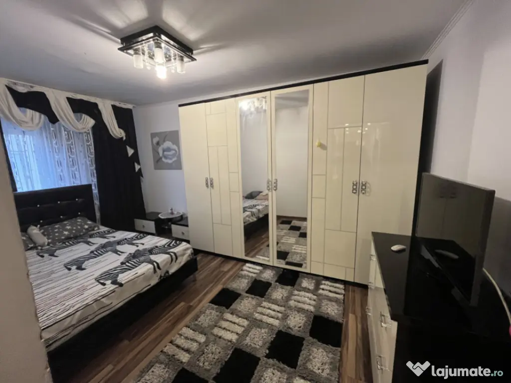 Vand Apartament 4 camere, 2 bai, 100 mp, zona Pipirig