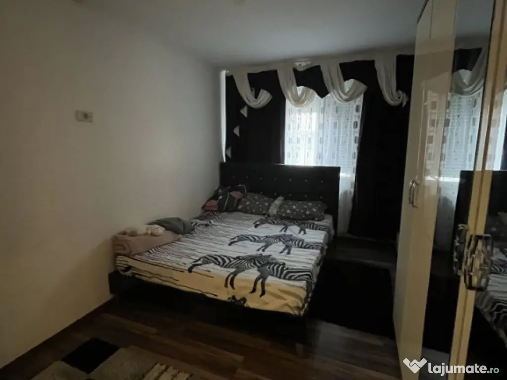 Vand Apartament 4 camere, 2 bai, 100 mp, zona Pipirig