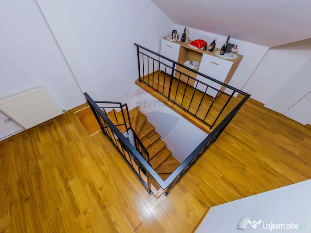 Apartament pe 2 niveluri de vânzare Victoriei 