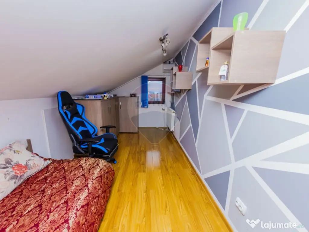 Apartament pe 2 niveluri de vânzare Victoriei 