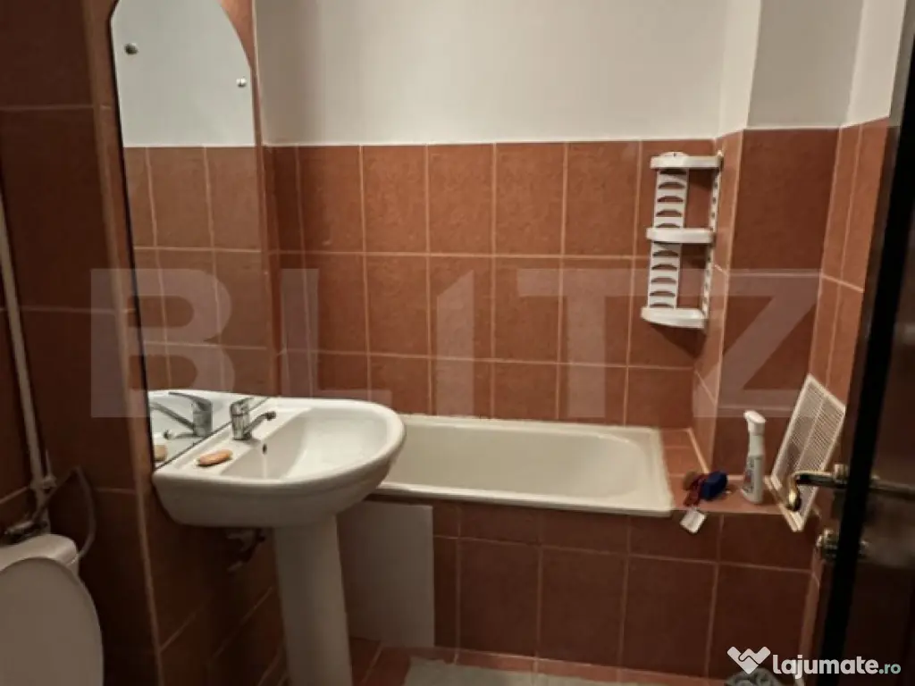 Apartament 3 dormitoare + living, 70 mp, zona Dacia