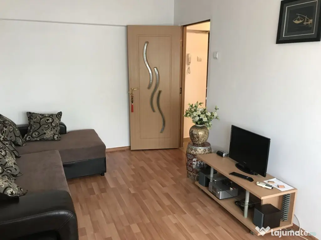 Garsoniera 2 minute de metrou Brancoveanu 