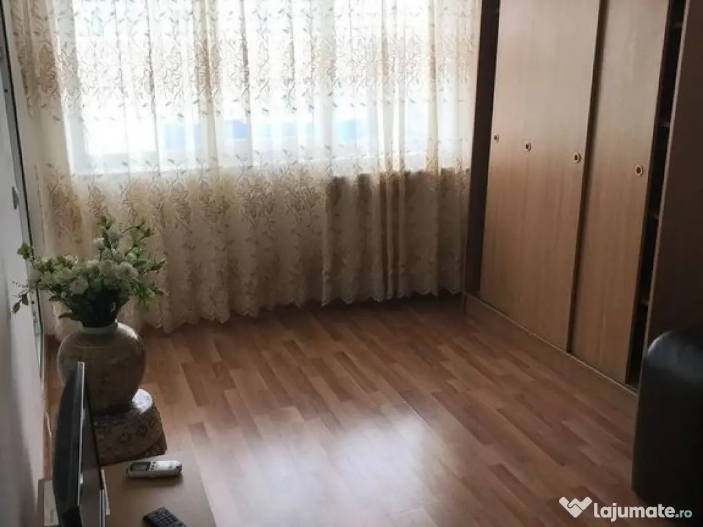 Garsoniera 2 minute de metrou Brancoveanu 