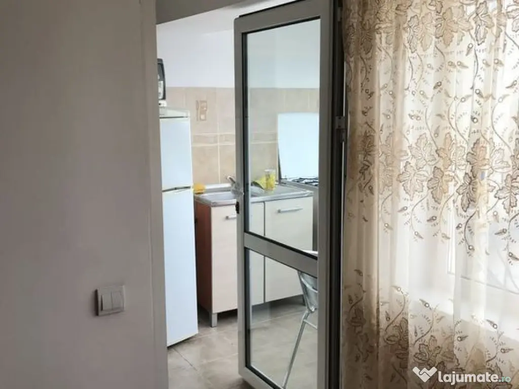 Garsoniera 2 minute de metrou Brancoveanu 
