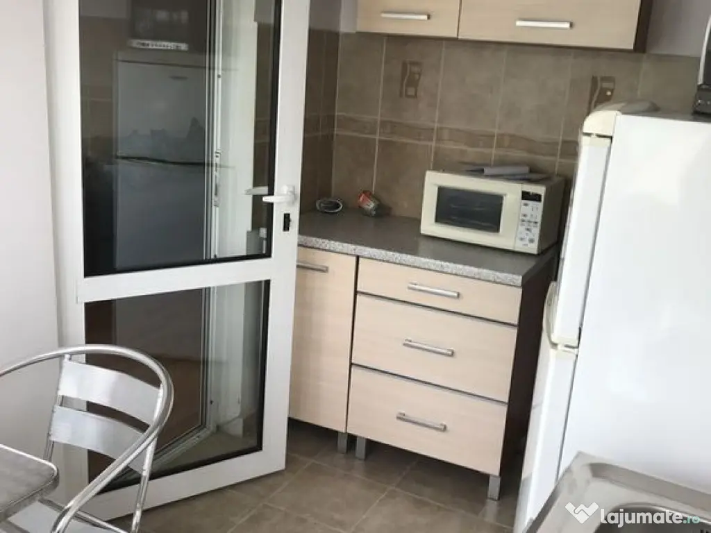 Garsoniera 2 minute de metrou Brancoveanu 