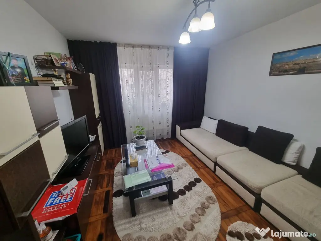 Poarta 6 liceul Blaga- apartament 4 camere decomandat cu ... 