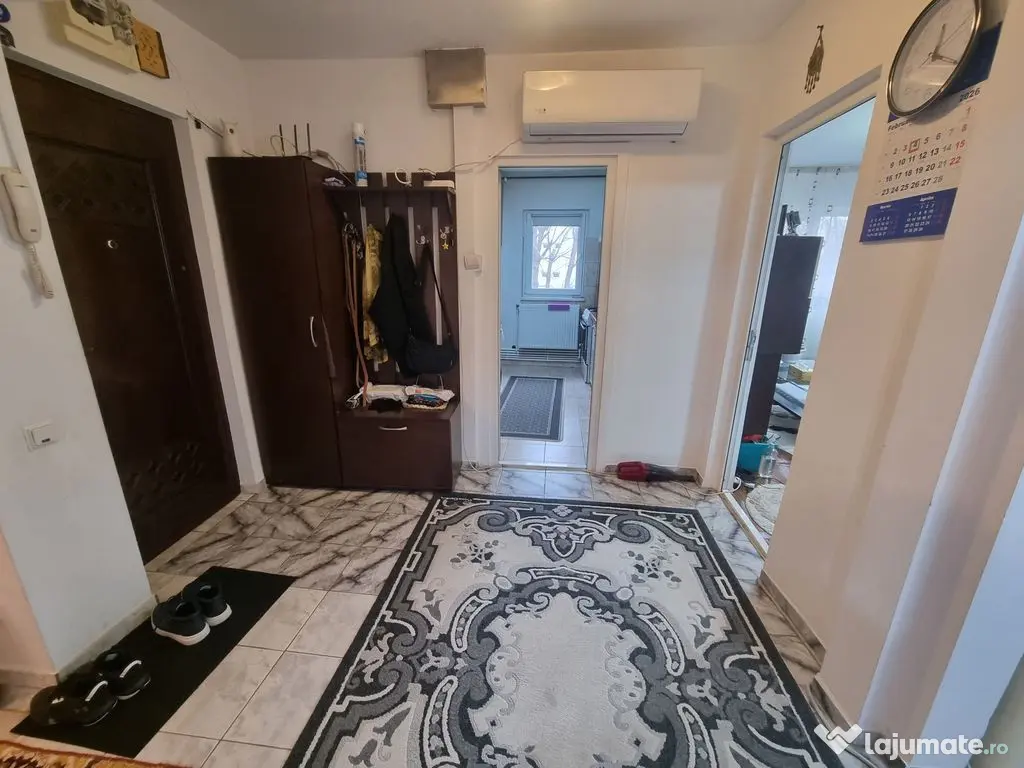 Poarta 6 liceul Blaga- apartament 4 camere decomandat cu ... 