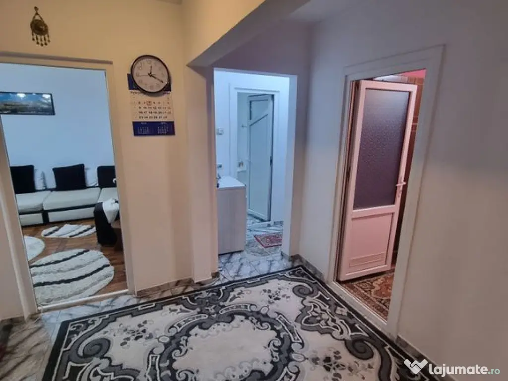 Poarta 6 liceul Blaga- apartament 4 camere decomandat cu ... 