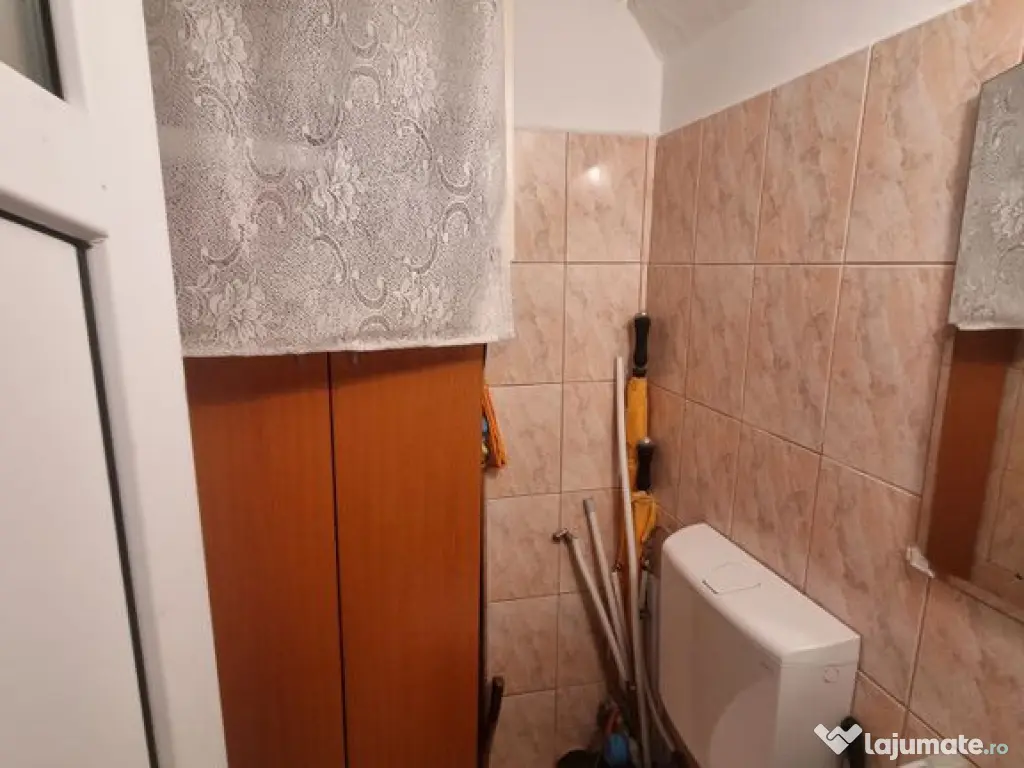 Poarta 6 liceul Blaga- apartament 4 camere decomandat cu ... 