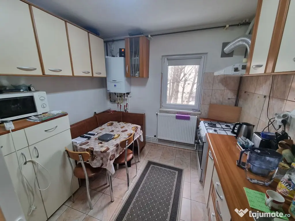 Poarta 6 liceul Blaga- apartament 4 camere decomandat cu ... 