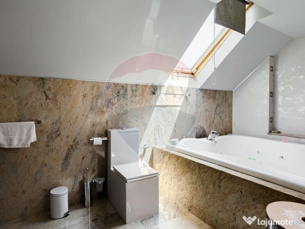 Casă modernă și spațioasă cu piscină,saună și sal... 