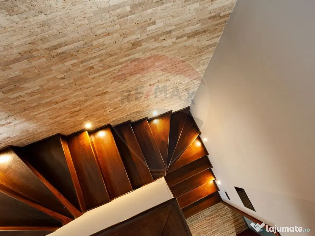 Casă modernă și spațioasă cu piscină,saună și sal... 