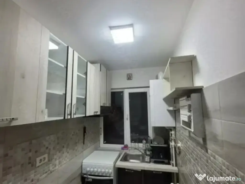Apartament 3 camere | zona INEL 2 | AC | Centrală proprie 