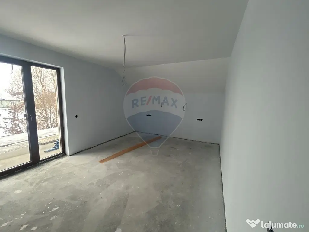 Casă nouă de vânzare 220 mp 13 ari teren SATULUNG 15KM...