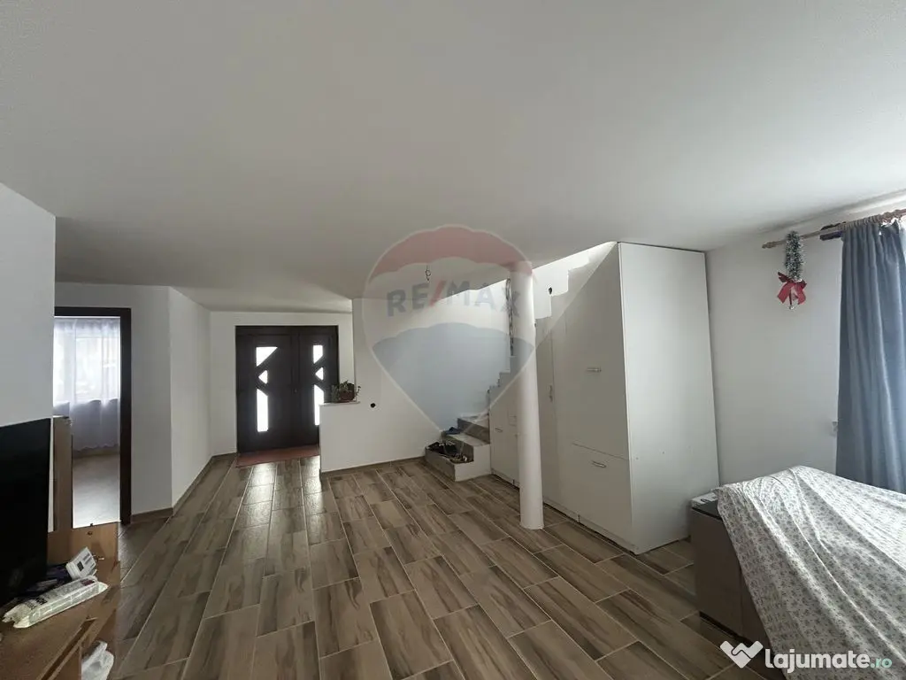 Casă nouă de vânzare 220 mp 13 ari teren SATULUNG 15KM...