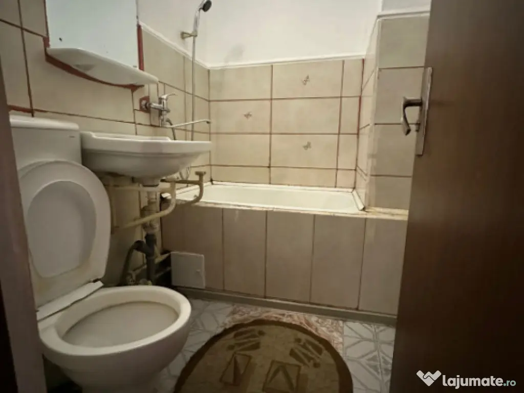 - Apartament 2 camere confort 2, Viziru 1, etaj 3. 