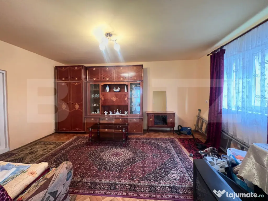 Casa individuală cu 3 camere, zona Poiana