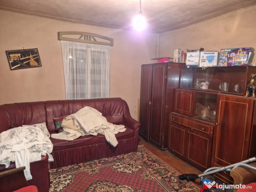 Casă veche cu teren generos – sat Mogoșești, com. Satu