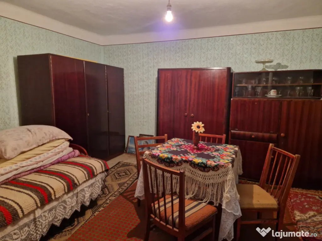 Casă veche cu teren generos – sat Mogoșești, com. Satu