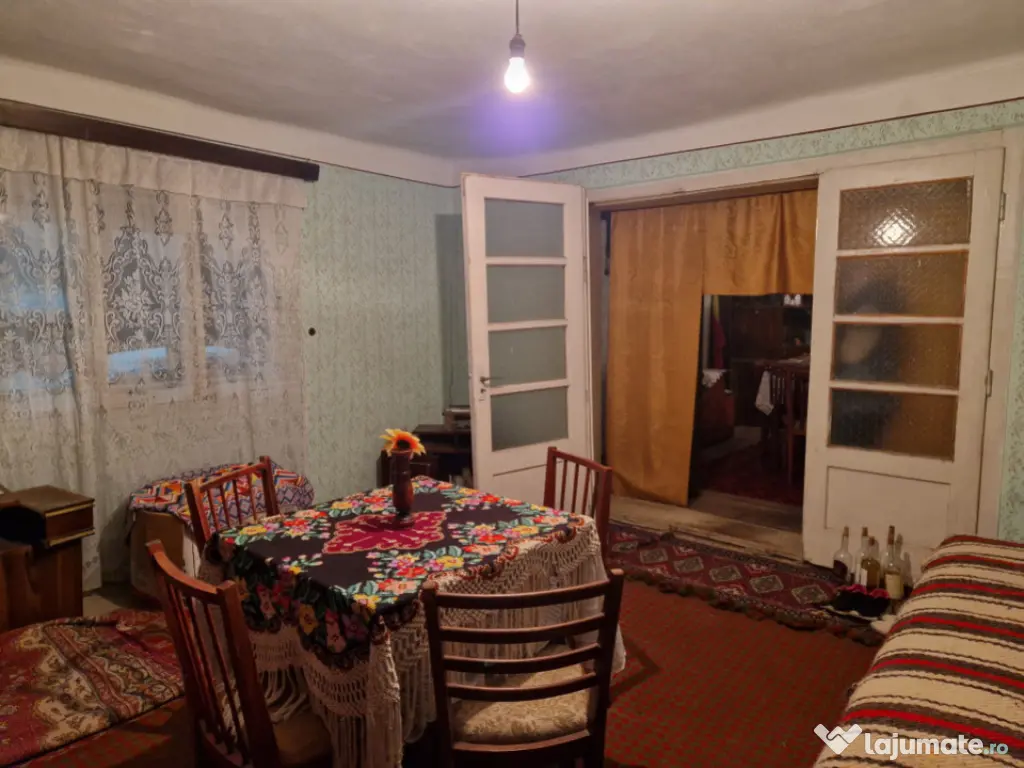 Casă veche cu teren generos – sat Mogoșești, com. Satu