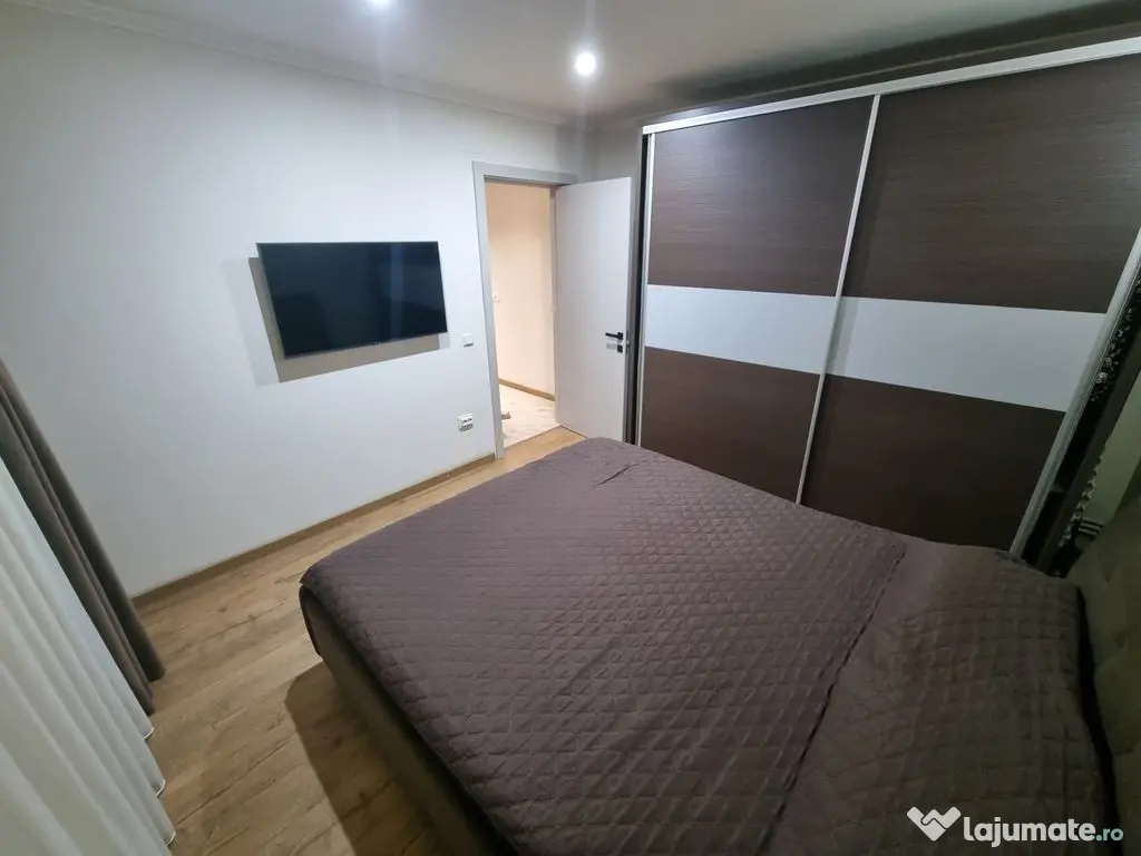 Apartament 3 camere decomandat zona Poarta 6 