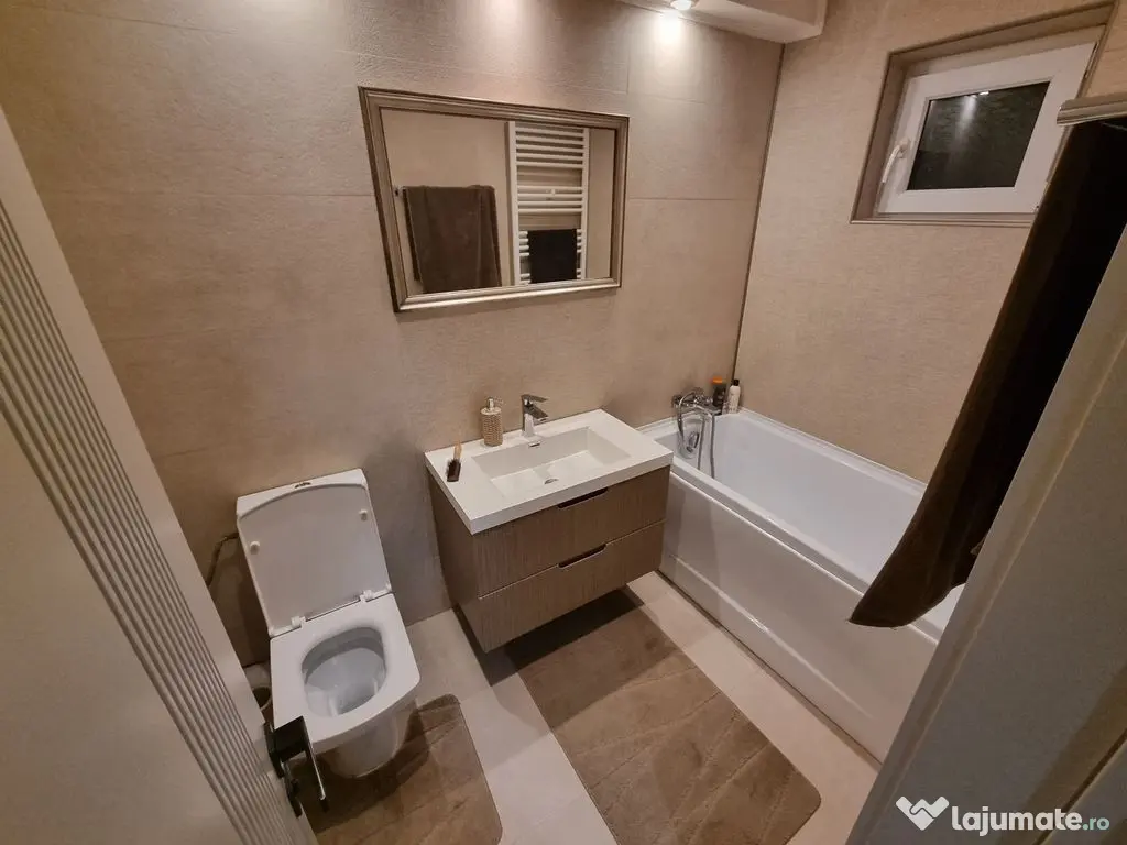 Apartament 3 camere decomandat zona Poarta 6 