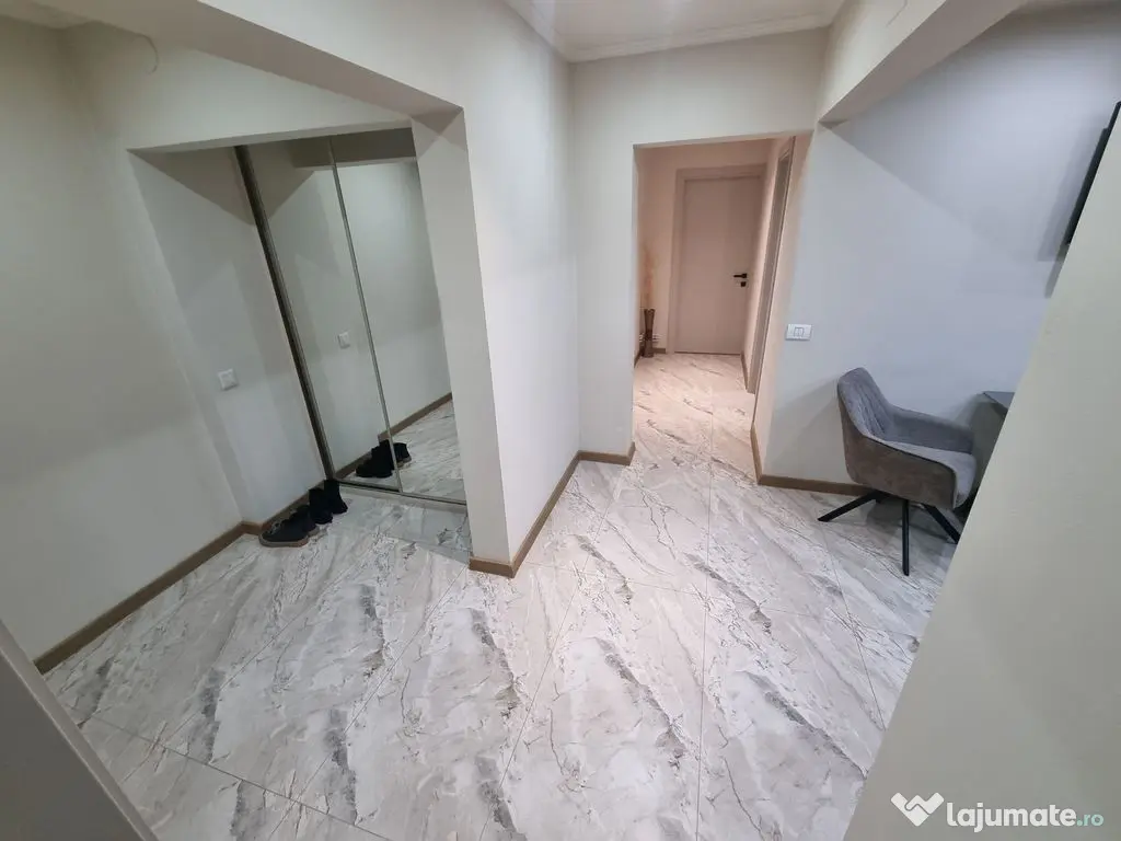 Apartament 3 camere decomandat zona Poarta 6 