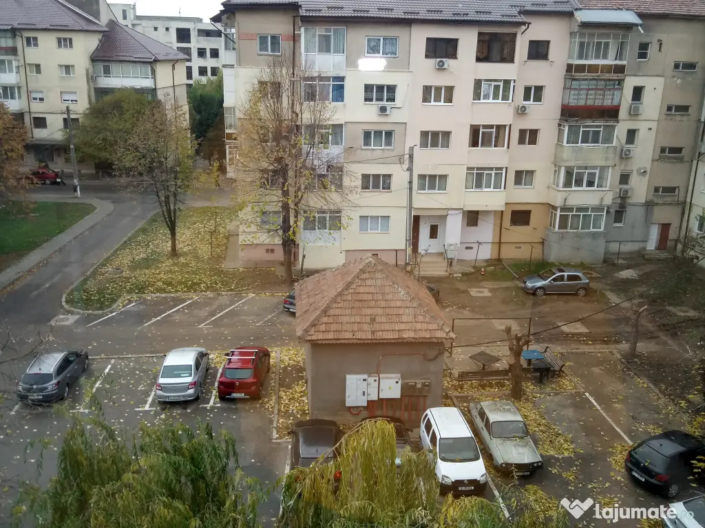 Vânzare apartament 3 camere 