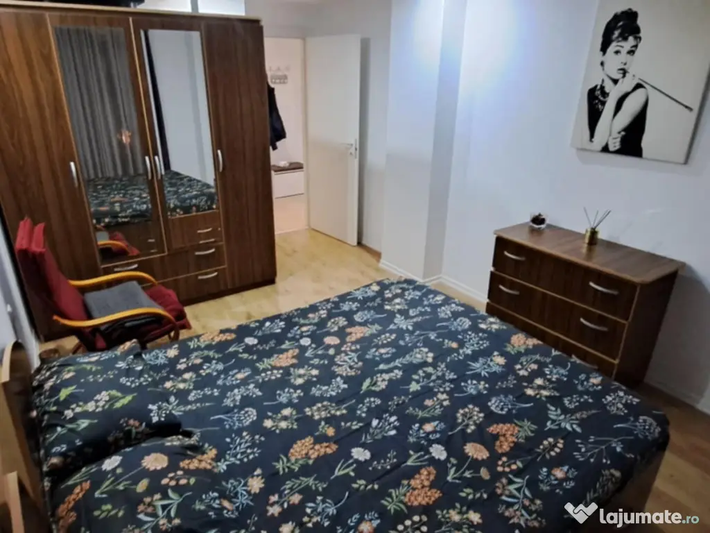 Închiriez apartament 2 camere Cosmopolis 