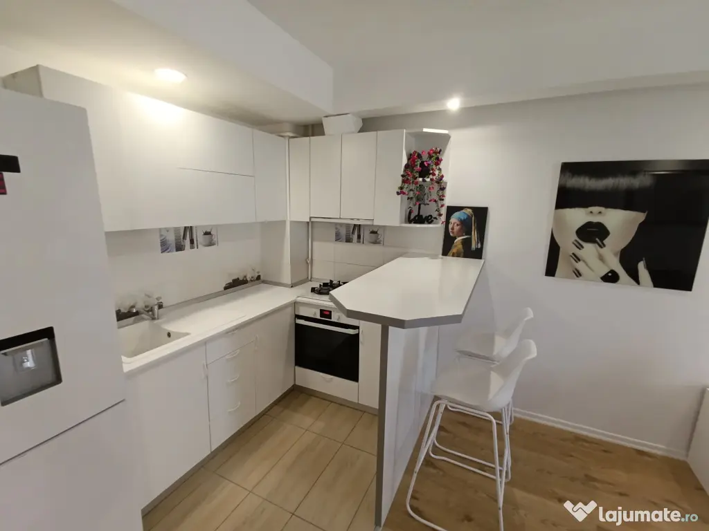 Închiriez apartament 2 camere Cosmopolis 