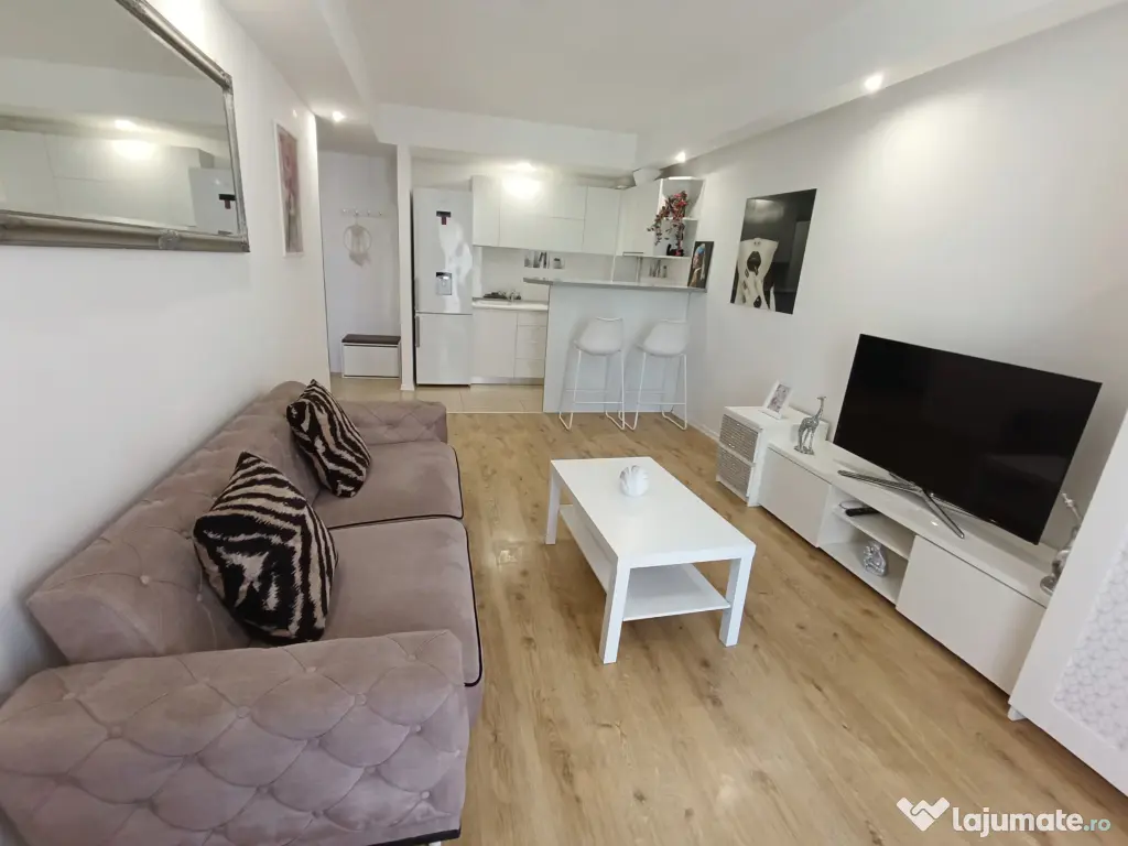 Închiriez apartament 2 camere Cosmopolis 