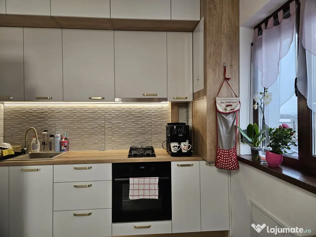 Inchiriez ap 2 camere semidecomandat 46 mp 