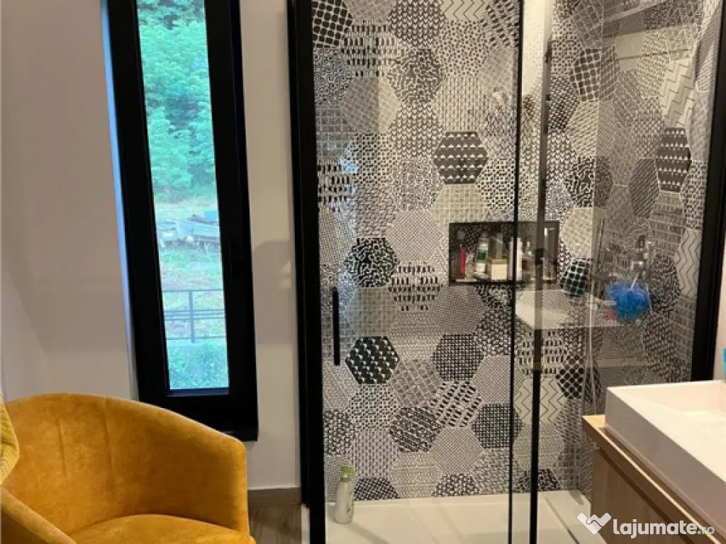 FILM!Vila cu arhitectura selecta, intr- o eleganta oaza de l