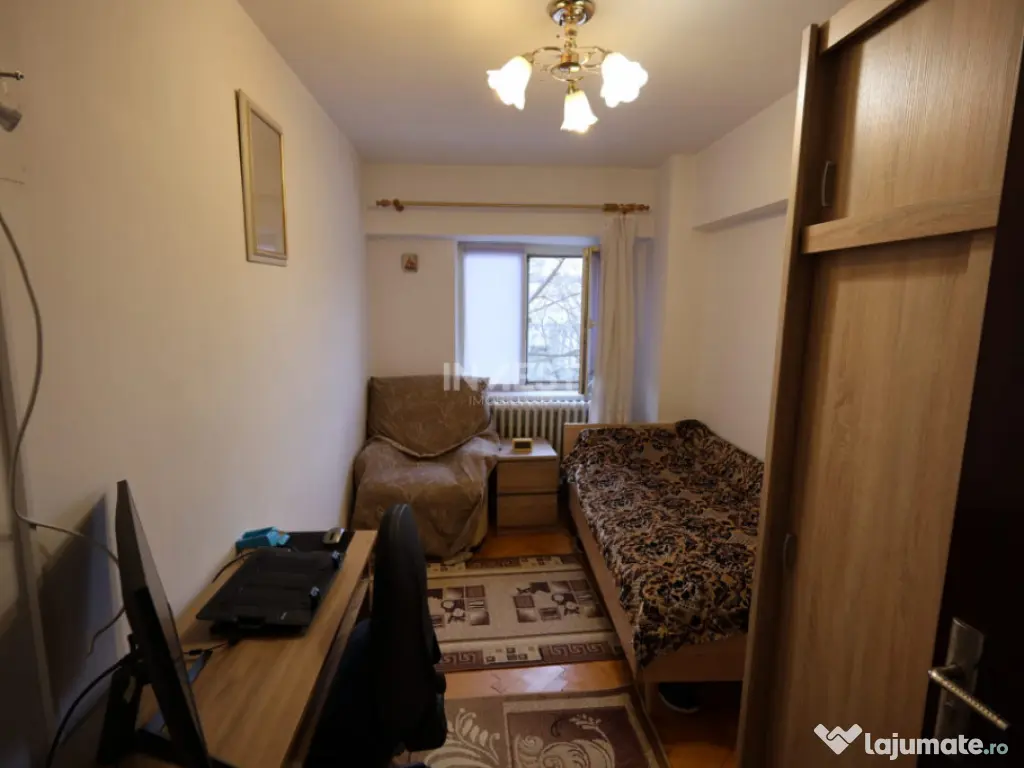 Apartament de vanzare, 4 camere, decomandat, zona Pacurari-P