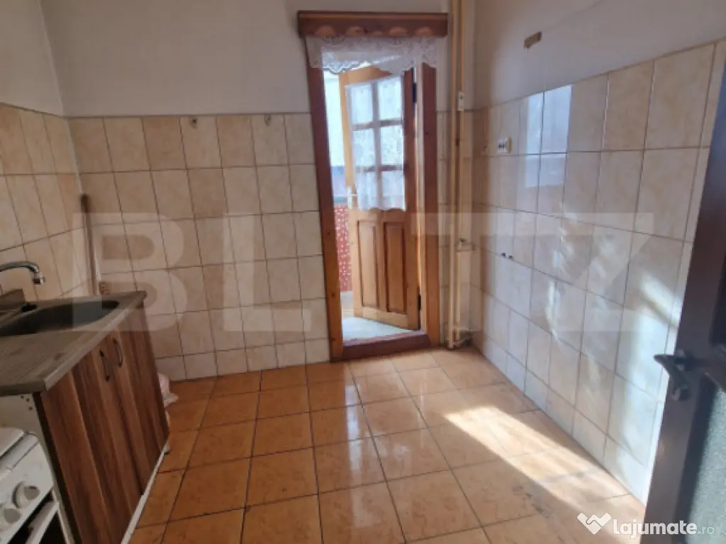 Apartament 2 camere, 54 mp totali, zona Centrală 