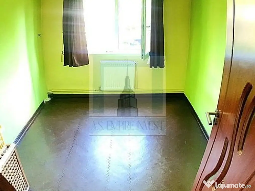 Apartament 4 camere de vanzare/ zona Tractorul 
