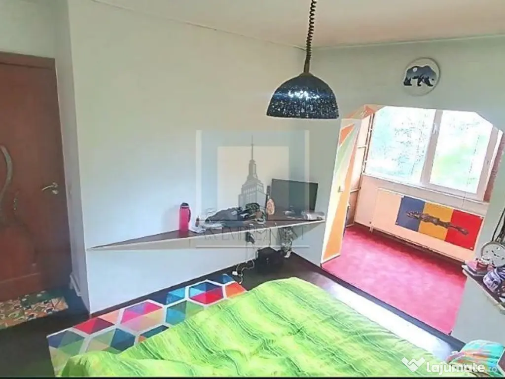 Apartament 4 camere de vanzare/ zona Tractorul 