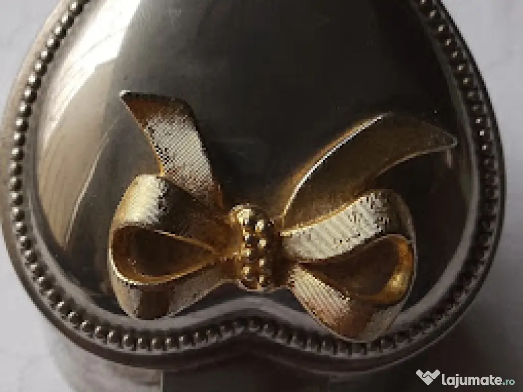 Set Vintage Romantic – Casetă Bijuterii "Inimă" & Broșă Elegentă cu Cristale