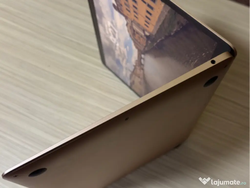MacBook Air M1 Gold 256GB/8GB RAM 13-INCH La cutie 