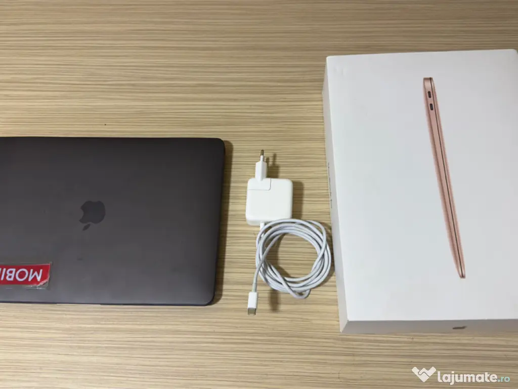 MacBook Air M1 Gold 256GB/8GB RAM 13-INCH La cutie 
