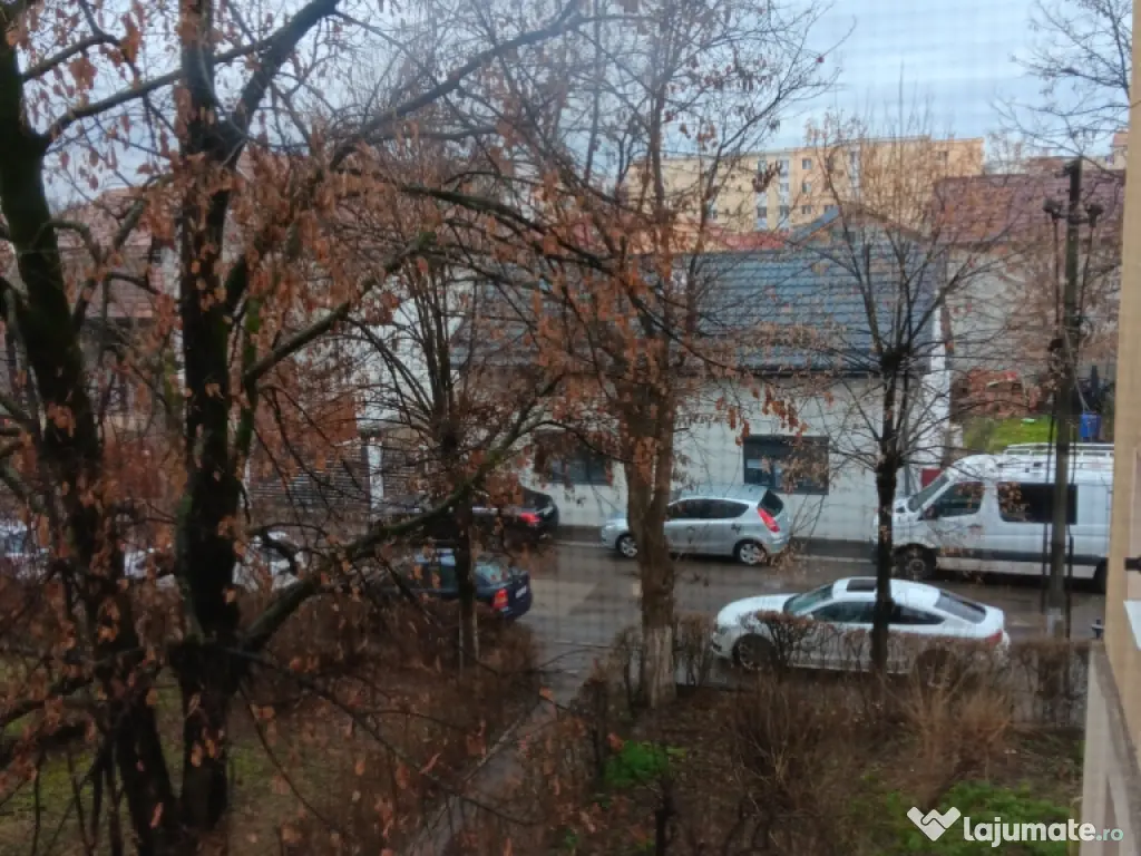 Vând apartament 2 camere etajul 2 ,complect mobilat 