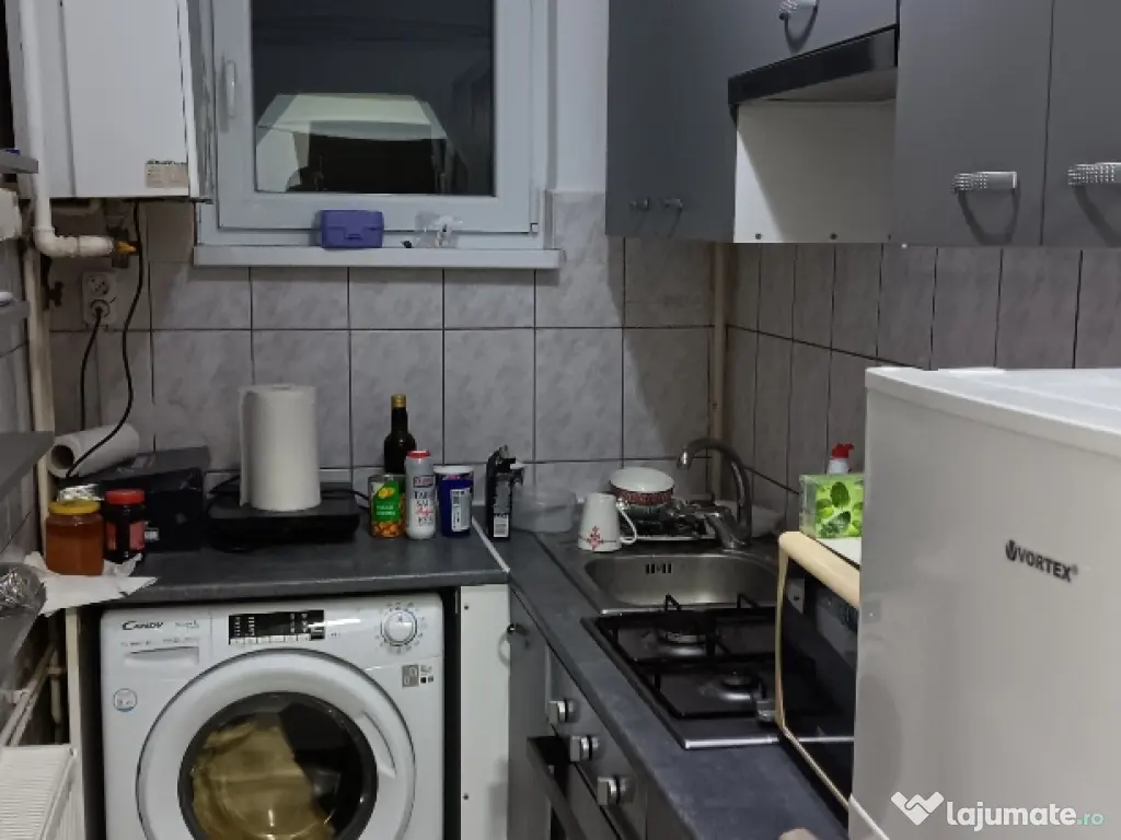 Vând apartament 2 camere etajul 2 ,complect mobilat 