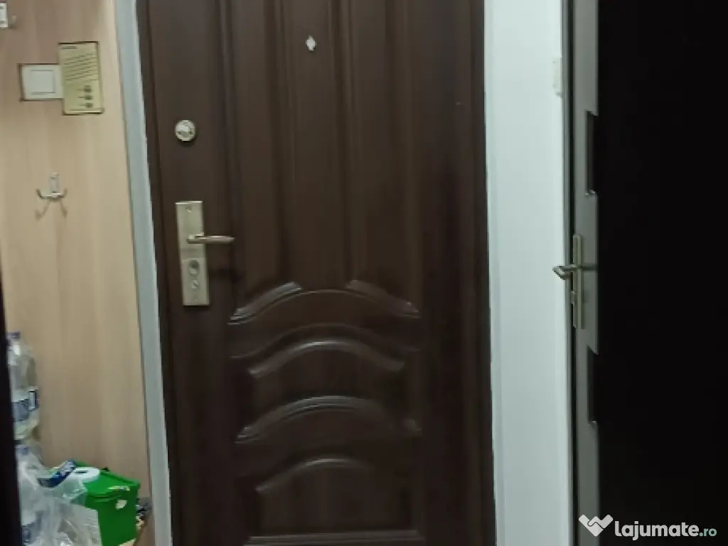 Vând apartament 2 camere etajul 2 ,complect mobilat 