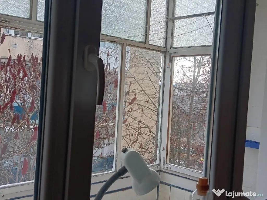 Vând apartament 2 camere etajul 2 ,complect mobilat 