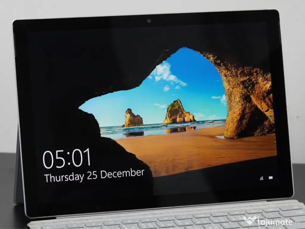 Microsoft Surface Pro 4 (intel i5 / 8GB Ram / 256 SSD)