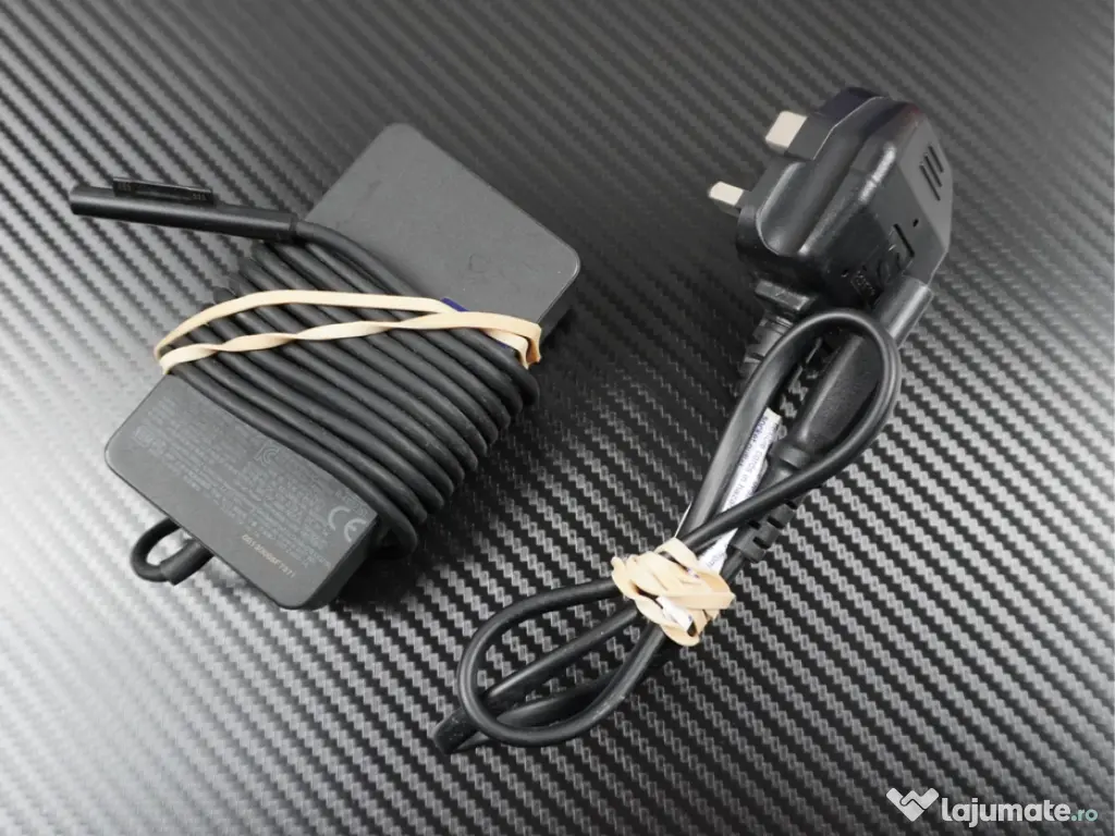 Microsoft Surface Pro 4 (intel i5 / 8GB Ram / 256 SSD)