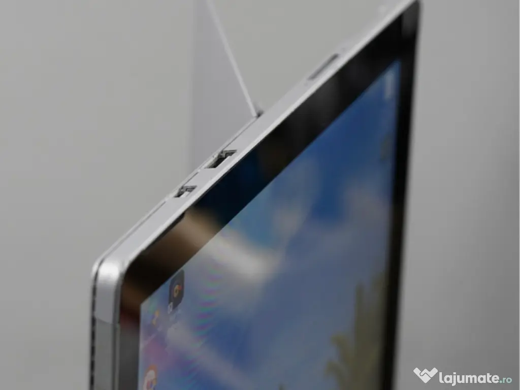 Microsoft Surface Pro 4 (intel i5 / 8GB Ram / 256 SSD)