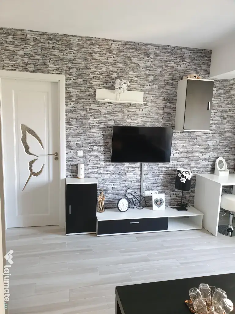 De vanzare apartament cu 1 camera la etajul 2 din 5 cu lift mobilat