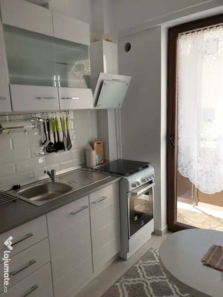De vanzare apartament cu 1 camera la etajul 2 din 5 cu lift mobilat
